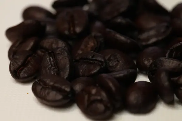 Granos de café tostado oscuro — Foto de Stock