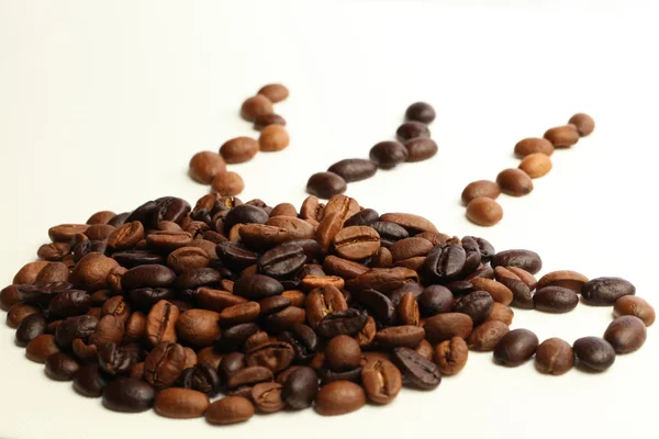 Granos de café formando taza de café — Foto de Stock