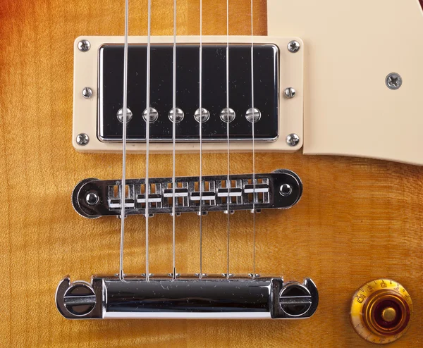 Zbliżenie twarzy sunburst gitara elektryczna — Zdjęcie stockowe