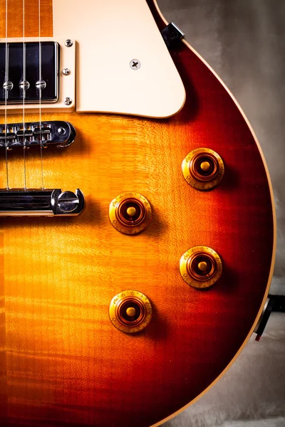 Close-up van kleur schot van een sunburst elektrische gitaar Stockfoto