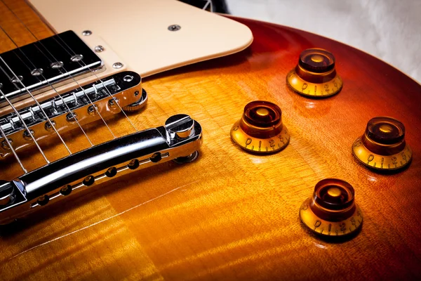 Detail elektrická kytara sunburst Stock Obrázky
