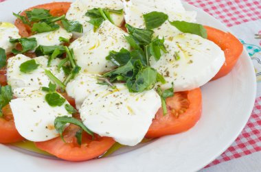 Caprese salatası