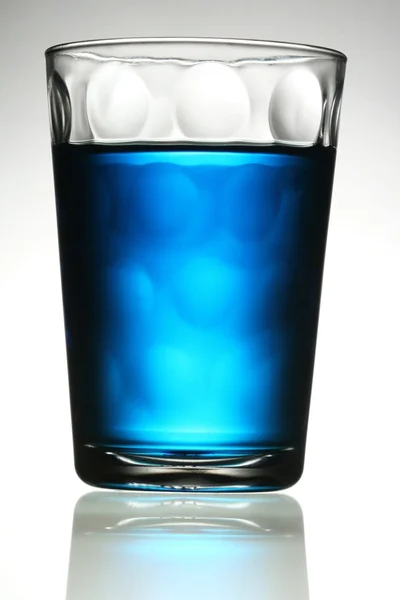 Синий высокий стакан — стоковое фото