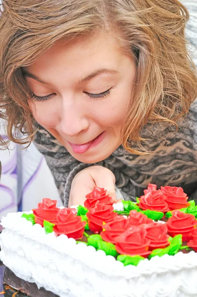 Girl with big cake — Stock Photo, Image