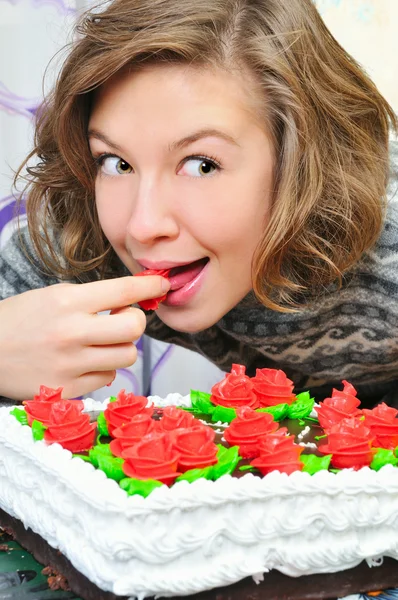 Happy girl eat cake — Stock Photo, Image