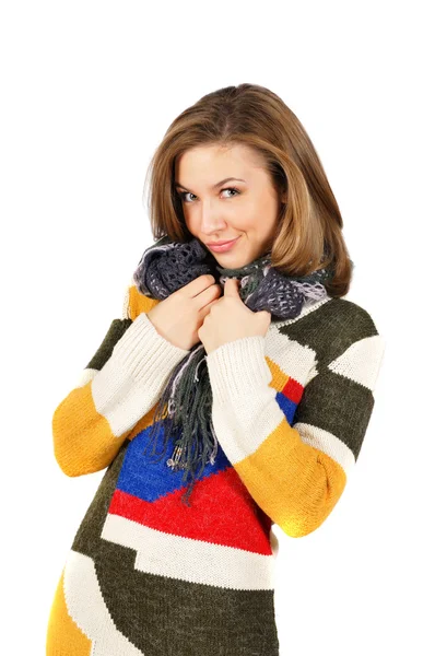 Hermosa chica sonriente en hermoso suéter colorido cálido — Foto de Stock
