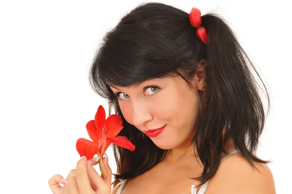Menina de beleza com flor vermelha — Fotografia de Stock
