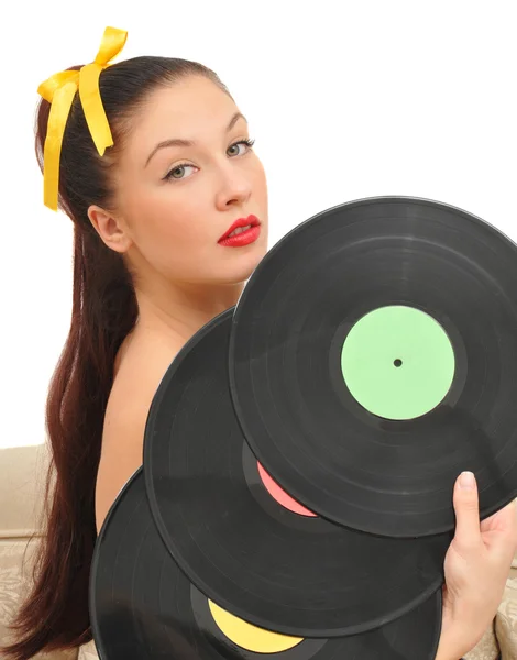 Pěkná dívka s vinyl, disky podívat na kameru — Stock fotografie