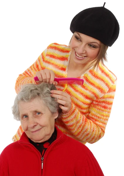 Nipote spazzola una nonna — Foto Stock