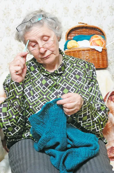 Rolig gammal kvinna — Stockfoto