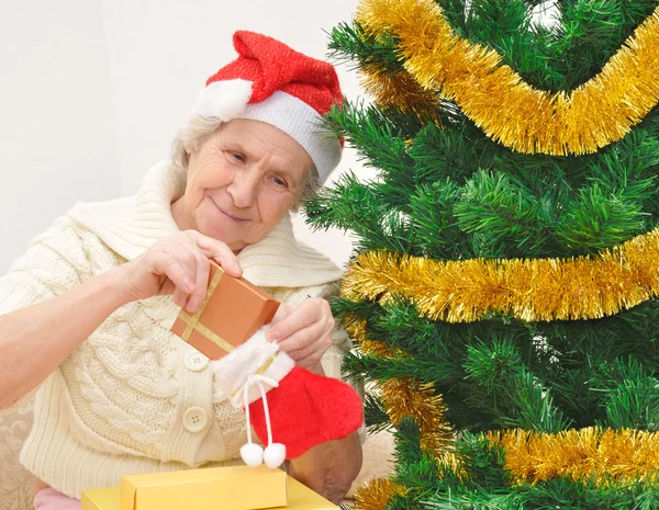 Granny met christmas stocking — Stockfoto