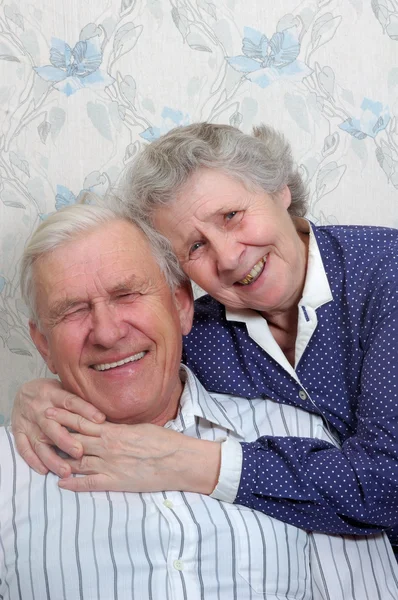 Счастливая старая пара — стоковое фото