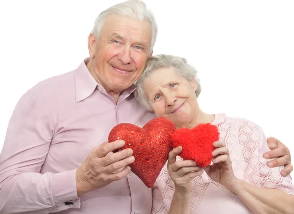 Feliz pareja de ancianos con corazones rojos — Foto de Stock