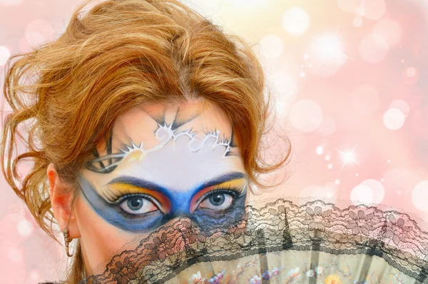 Kvinna i carnival mask — Stockfoto