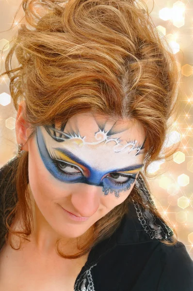 Mujer joven en máscara de carnaval —  Fotos de Stock