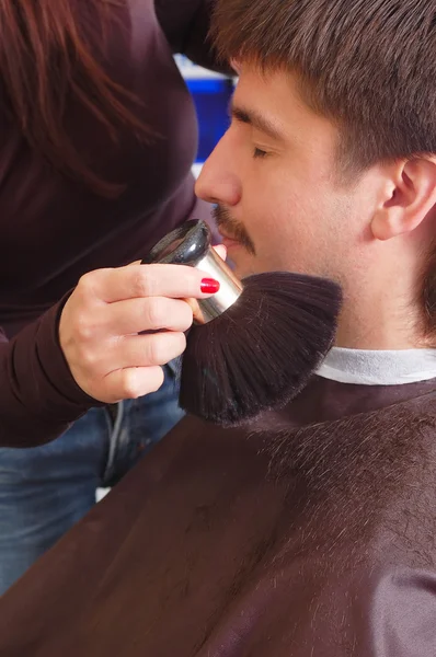 Man in hairdressing saloon — Stock Photo, Image