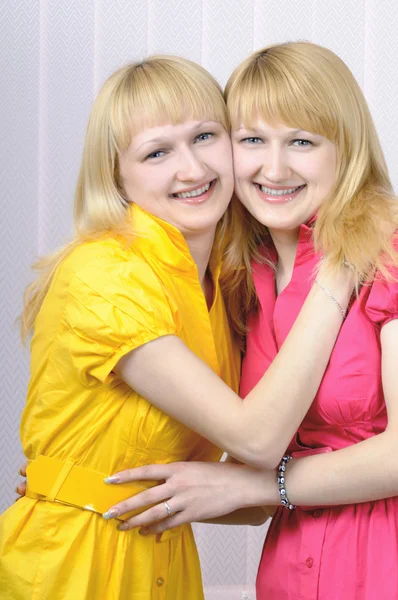 Two attractive blond sisters — Stock Photo, Image
