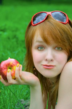 apple'nın güzel kızla