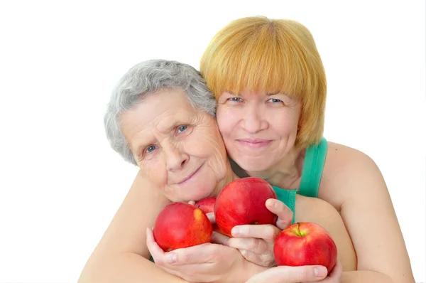 Улыбающиеся женщины с красными яблоками — стоковое фото