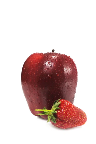 Olgun çilek Kırmızı elma ile — Stok fotoğraf