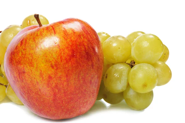 Appetizing apple with grapes — Stock Photo, Image