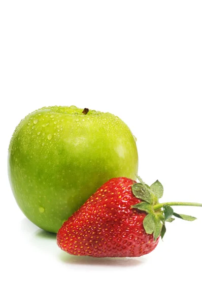 Green apple with strawberry — Stock Photo, Image
