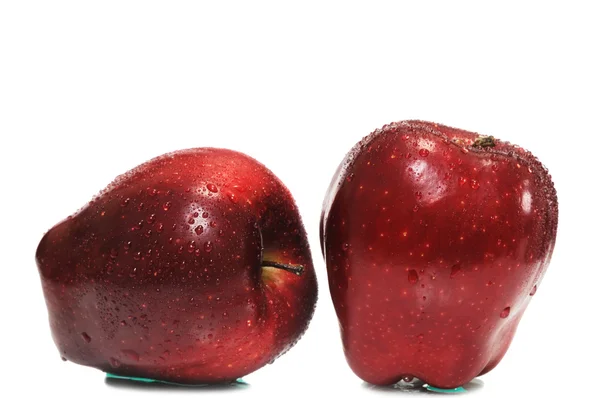 2 개의 빨간 잘 익은 사과 — 스톡 사진