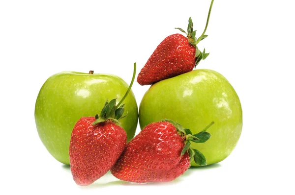 Μερικές φράουλα με μήλο — Φωτογραφία Αρχείου
