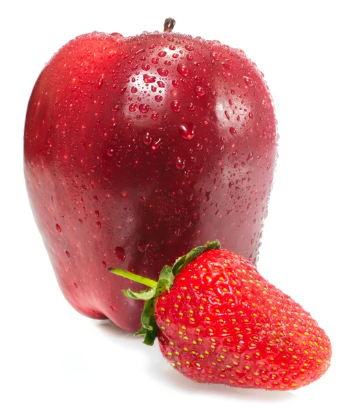 Apfel mit Erdbeere — Stockfoto