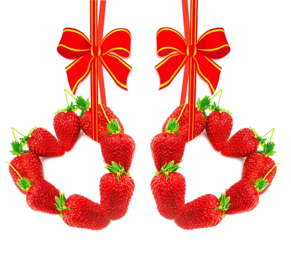 Dwa serca z dojrzałych truskawek — Zdjęcie stockowe