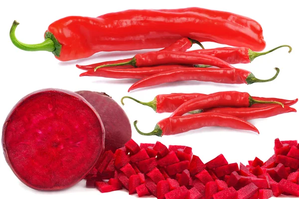 Chili und in Scheiben geschnittene rote Rüben — Stockfoto