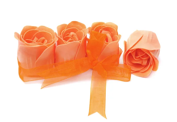 Oranje rosebud met strik — Stockfoto