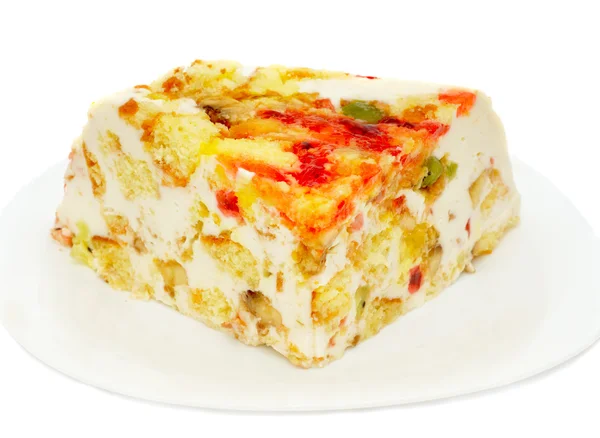 Kawałek ciasta biszkoptowego na białym talerzu — Zdjęcie stockowe