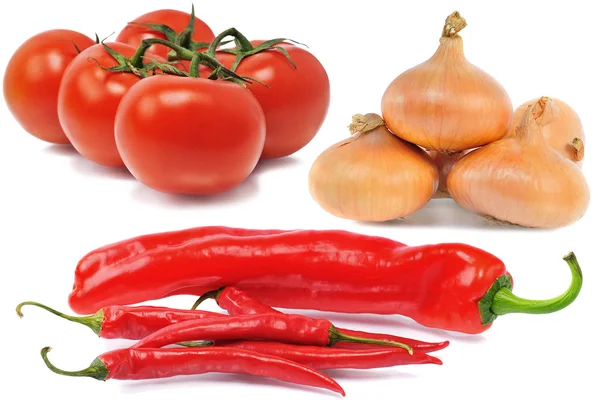Tomaten, uien en red hot chili peppers — Stockfoto