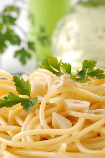 Spaghetti with garlic and oil — Stock Photo, Image