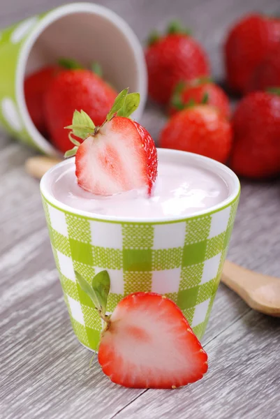 草莓酸奶 — 图库照片