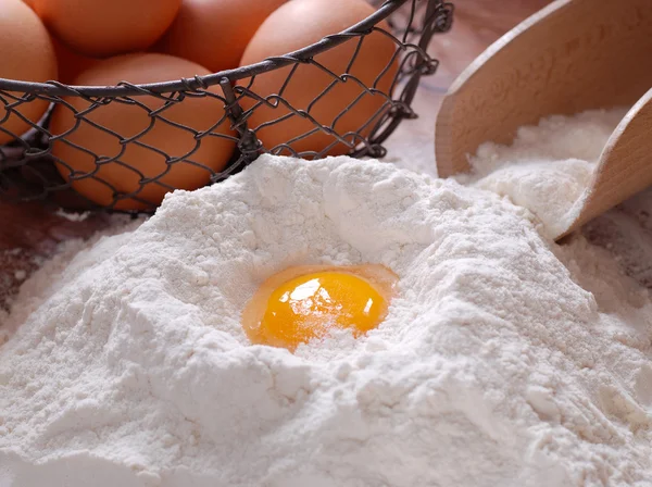 계란과 밀가루 — 스톡 사진