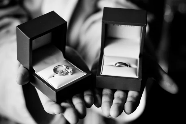 Black and White ring bearer holding wedding band box — Stock Photo, Image