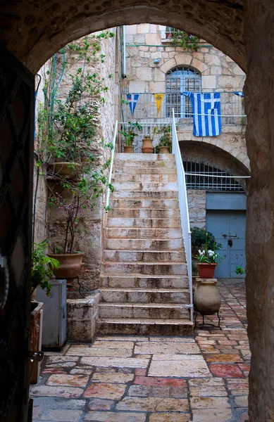 Pátio na cidade velha em Jerusalém . — Fotografia de Stock