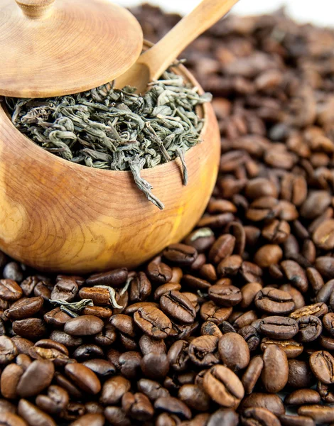 コーヒー豆とグリーン ティー — ストック写真