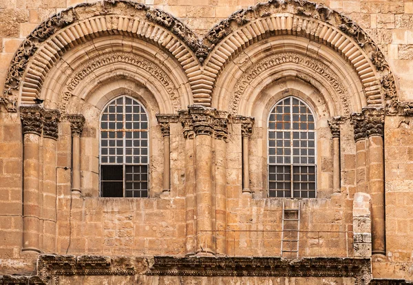 Hlavní vchod do kostela svatého hrobu v Jeruzalémě — Stock fotografie
