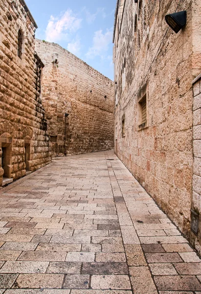 Um beco na cidade velha em Jerusalém . — Fotografia de Stock