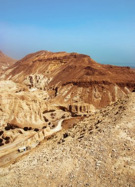 Ölü Deniz'in kıyıya yakın Judean desert.