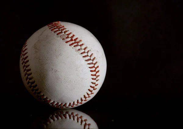 Baseball i svart — Stockfoto