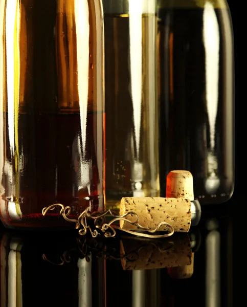 黒でワイン ・ ボトル — ストック写真