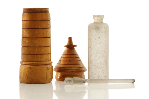Starožitné dřevěné parfém lahvičky — Stock fotografie
