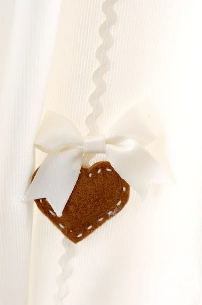 Heart plush fabric background with staple — Stock Photo, Image