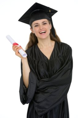 Mezuniyet kız öğrencinin diploma tutan gülümseyerek