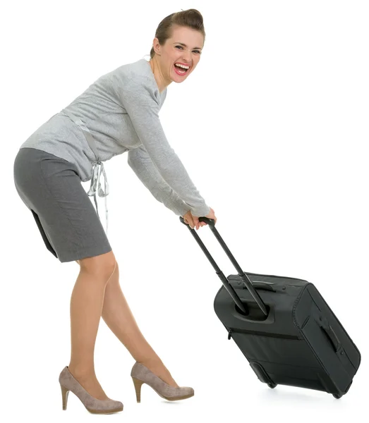 Unavený cestující ženy vytahování kufr — Stock fotografie