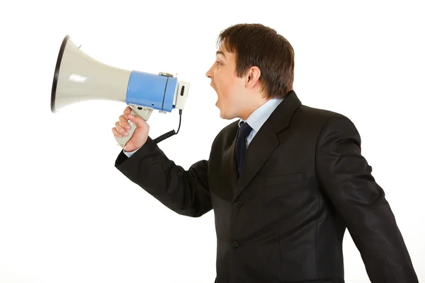 Разочарованный молодой бизнесмен кричит через мегафон — стоковое фото